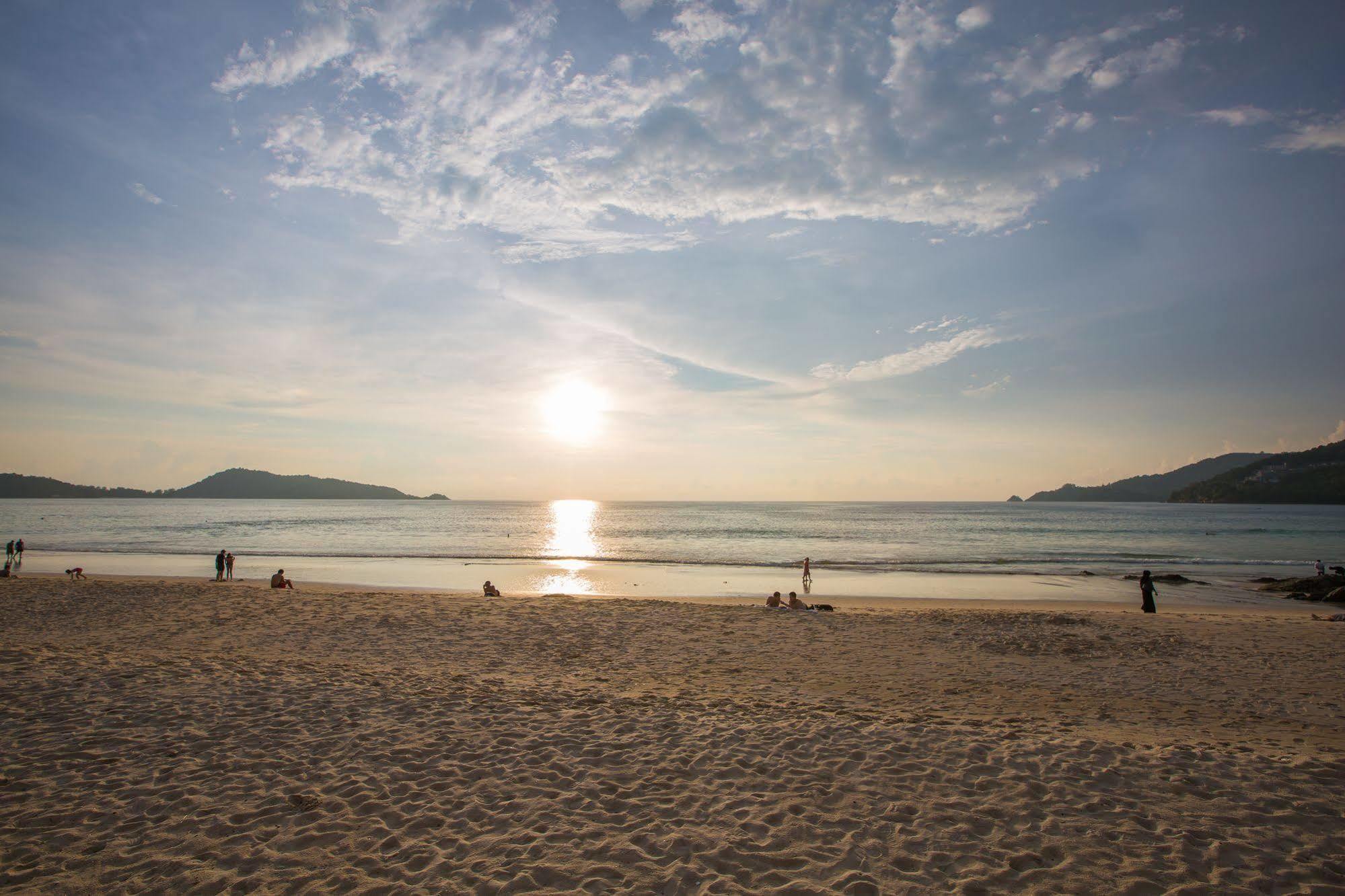 Cool Sea House Hotel Patong Exterior photo